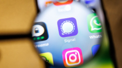 Signal logo magnified on a phone screen