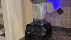 Vitamix E310 blending potato soup.