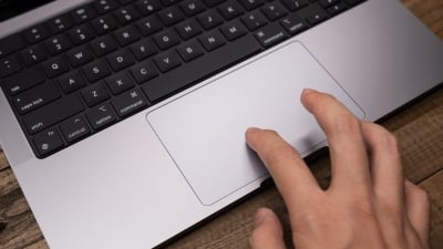 Hand using trackpad on MacBook Pro 