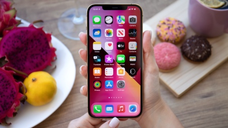 woman's hand holding iphone