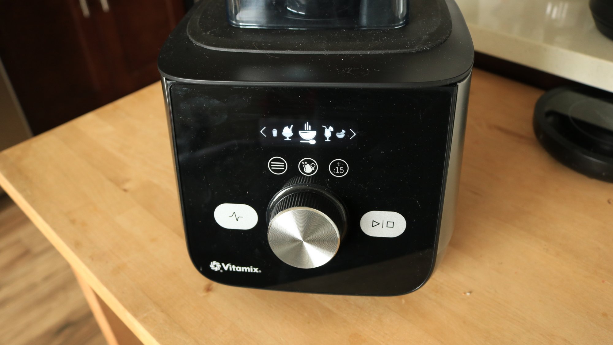 The navigation screen on the base of a Vitamix blender.