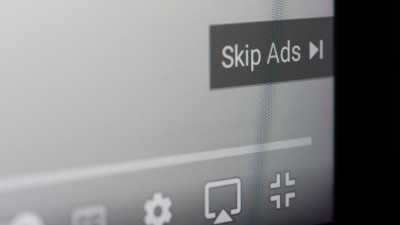 YouTube interface showing the "skip ad" option